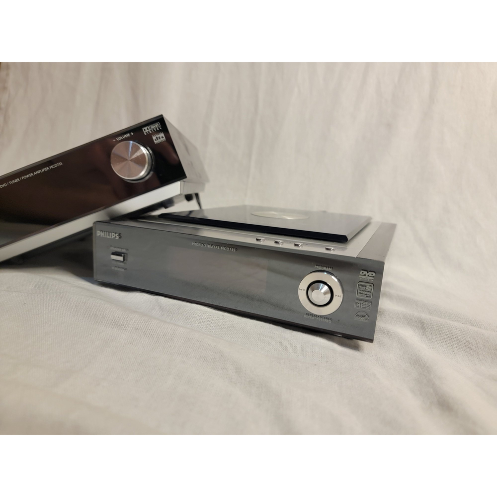 Philips MCD702 DVD Micro Theatre/Tuner Combo
